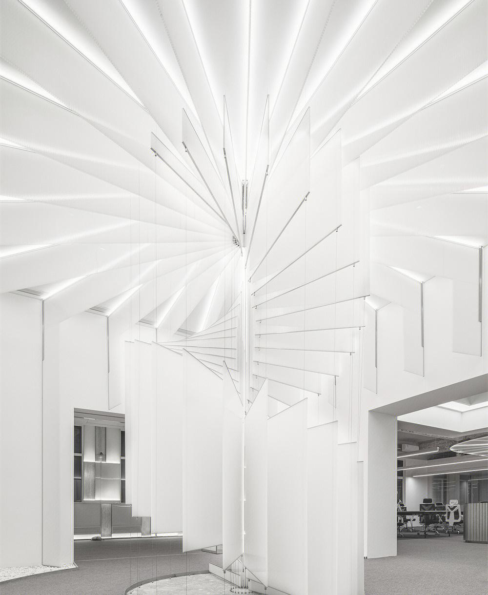 光影交錯 北京廣告公司的透明空間美學(xué)