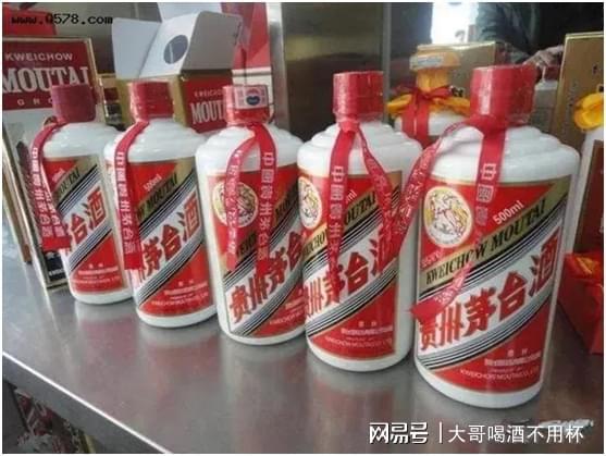 身價(jià)千萬(wàn)機(jī)械廠老板,宴請(qǐng)用 假茅臺(tái) 多年無(wú)人看穿,是個(gè)高手