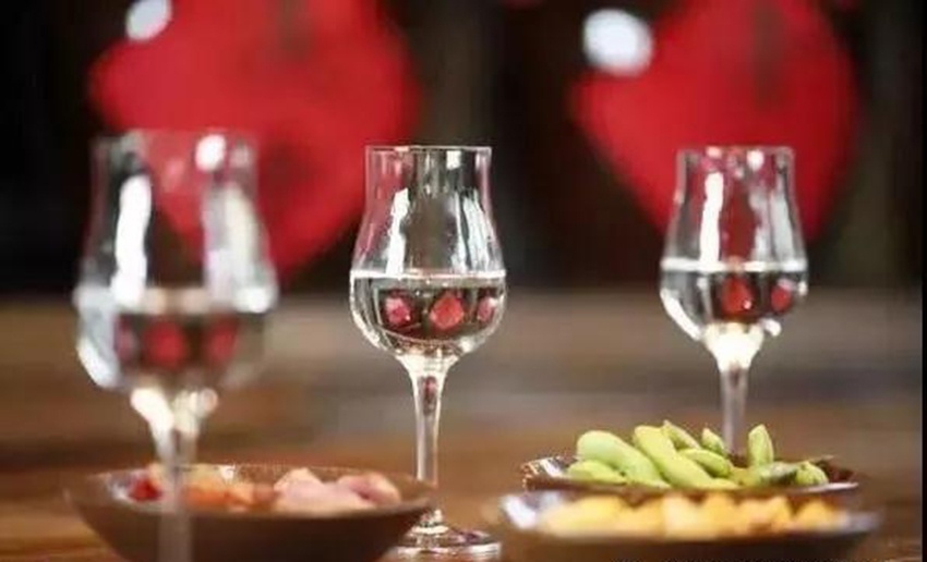 白酒知識-倒酒里面藏著大學問!